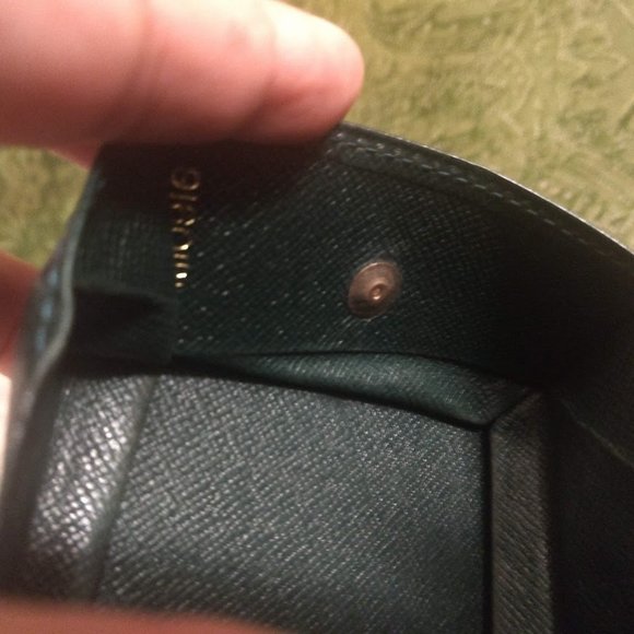 Louis Vuitton Taiga Expandable Coin Key Holder - Picture 6 of 6